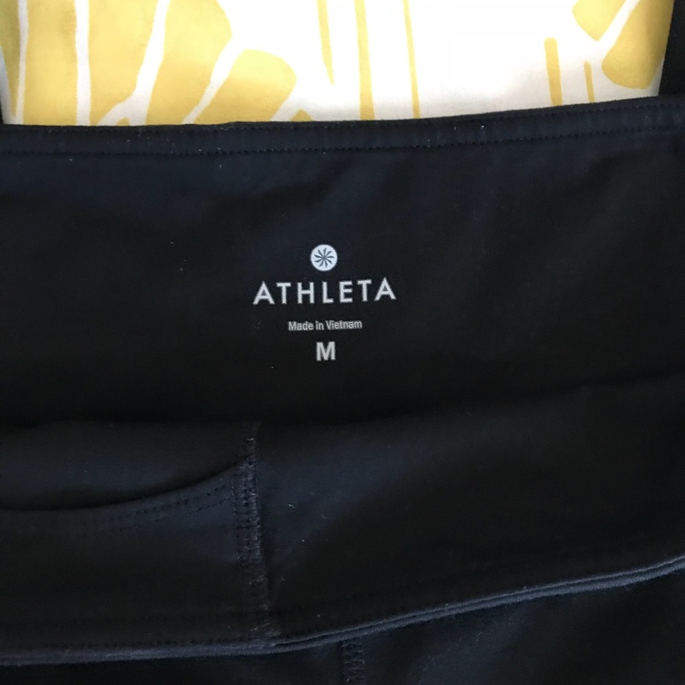 Athleta Heartbeat Revelation Capri sz M - Picture 4 of 5